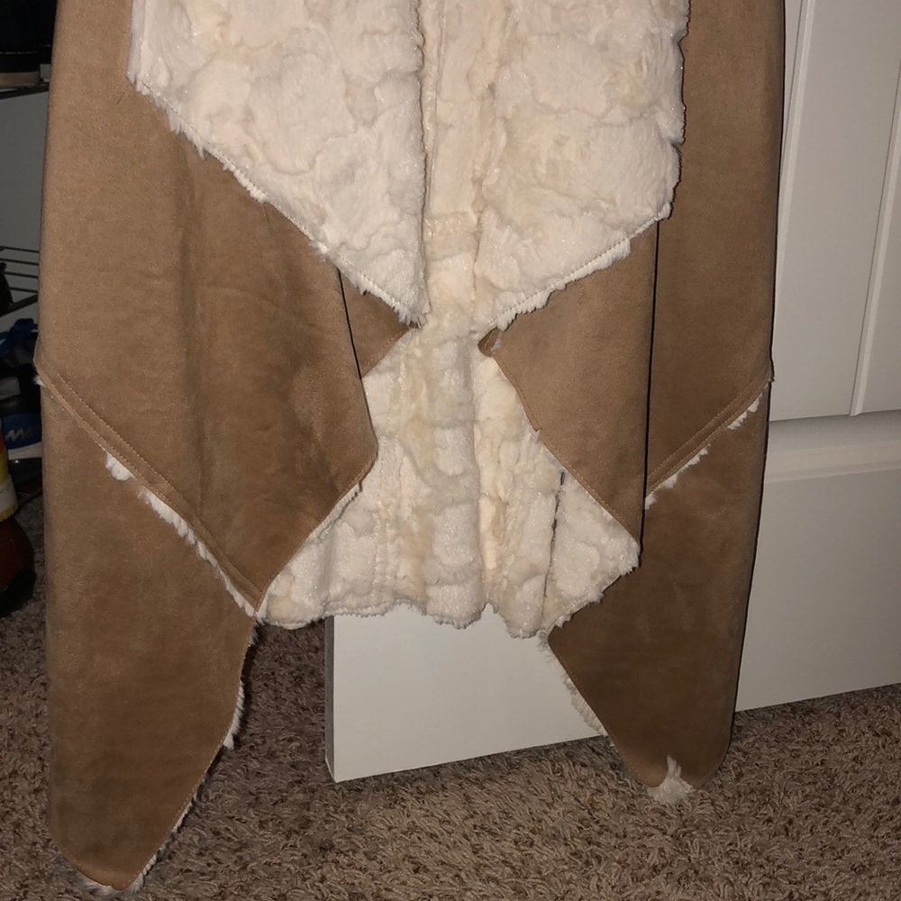 Vest - Picture 3 of 4